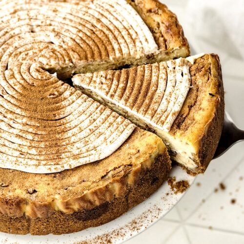 Cinnamon Roll Cheesecake