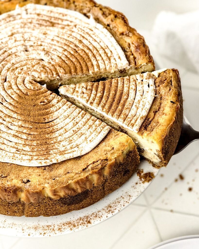 Cinnamon Roll Cheesecake