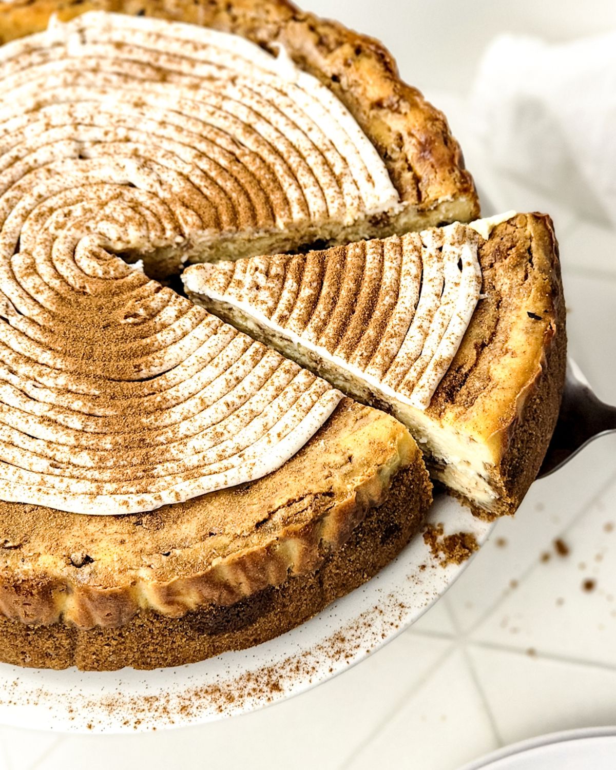 Cinnamon Roll Cheesecake